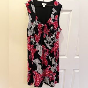 Pretty paisley dress. Cato plus 18/20. V-neck with ruching at chest. Mid-length